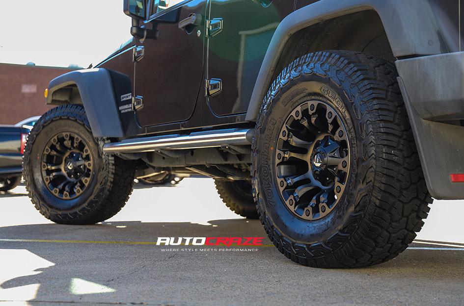 JEEP-WRANGLER-VAPOR-BLACK-MACHINED-WITH-DARK-TINT